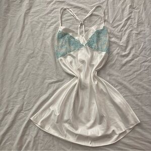 Y2K Secret Treasures White Lace Slip Dress Size Medium